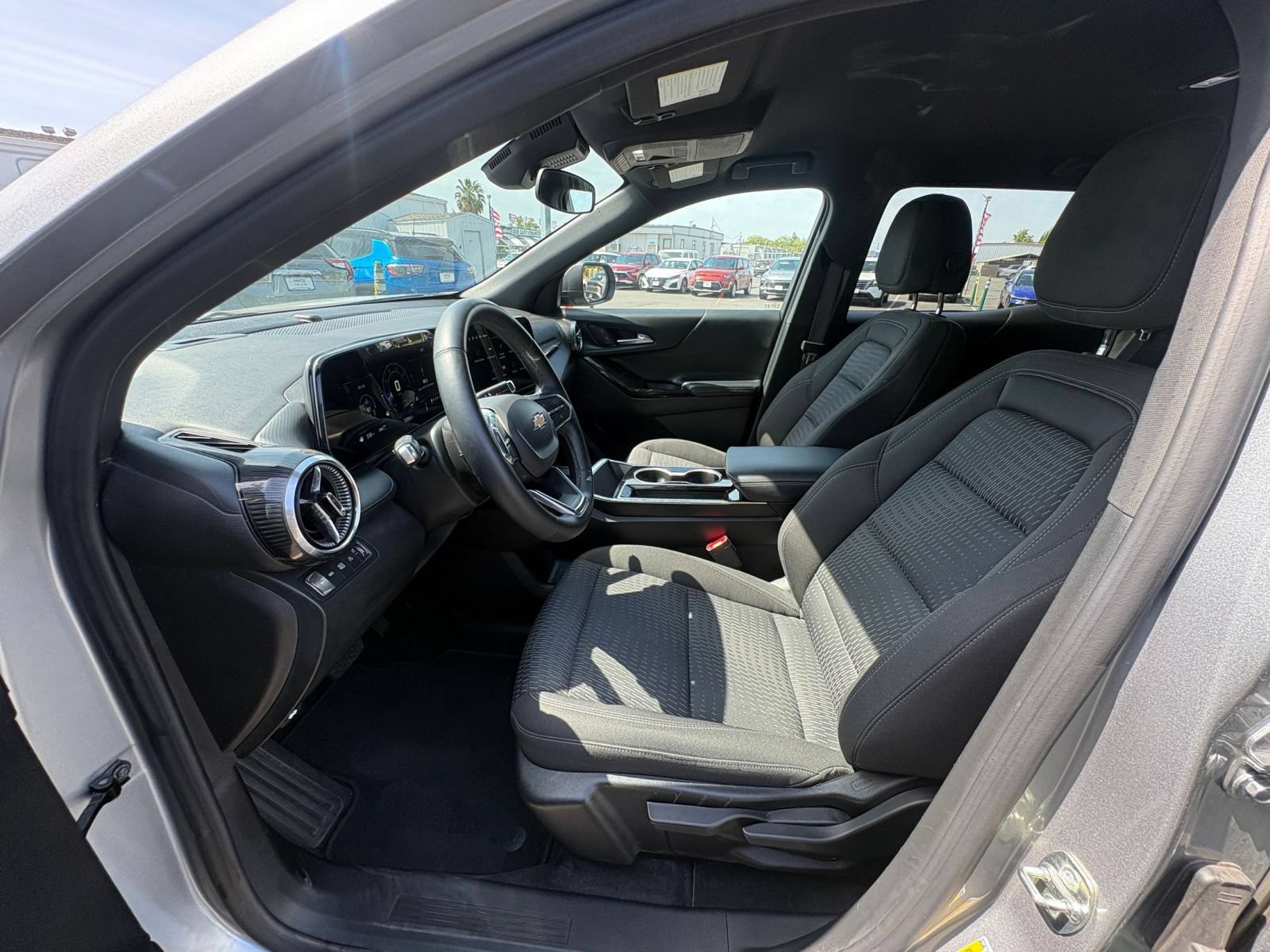 Used 2025 Chevrolet Equinox LT AWD/4WD image 27