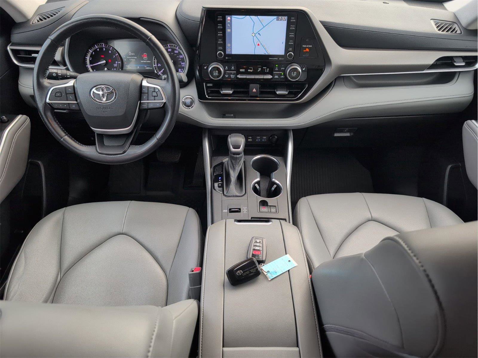 Used 2022 Toyota Highlander XLE image 30