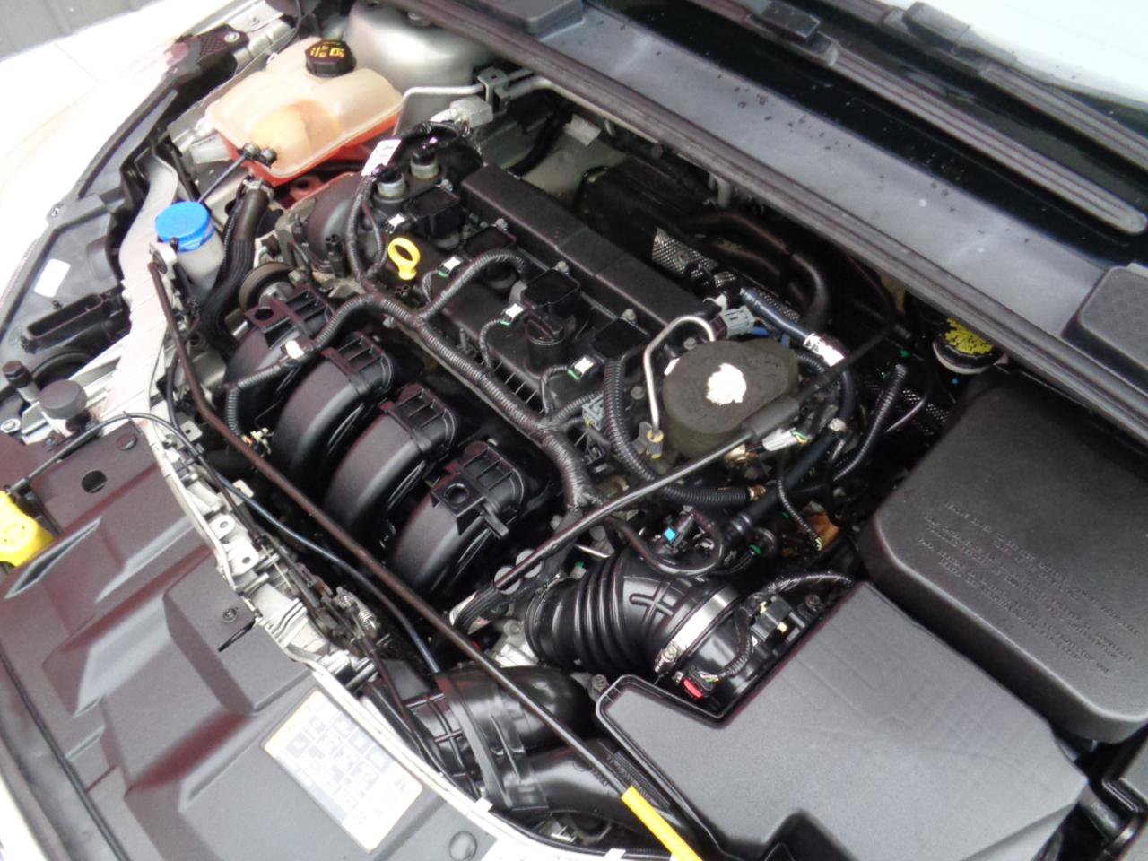 Used 2016 Ford Focus SE w/ Reverse Sensing Package FWD image 3