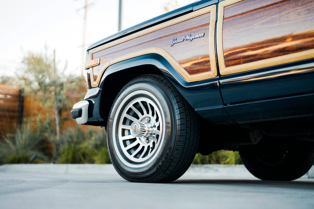 Used 1987 Jeep Grand Wagoneer image 36