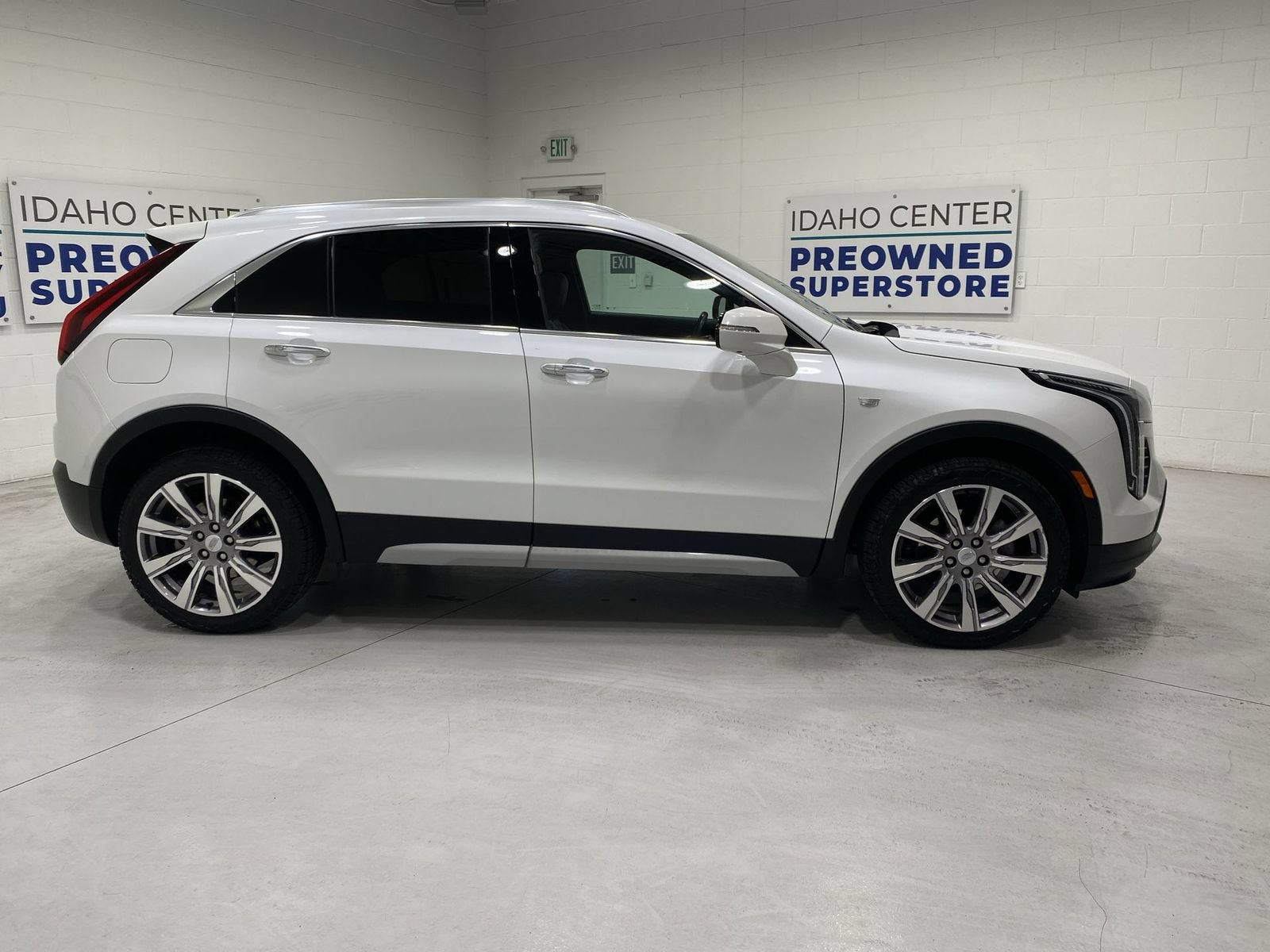 Used 2022 Cadillac XT4 Premium Luxury w/ Technology Package AWD/4WD image 9