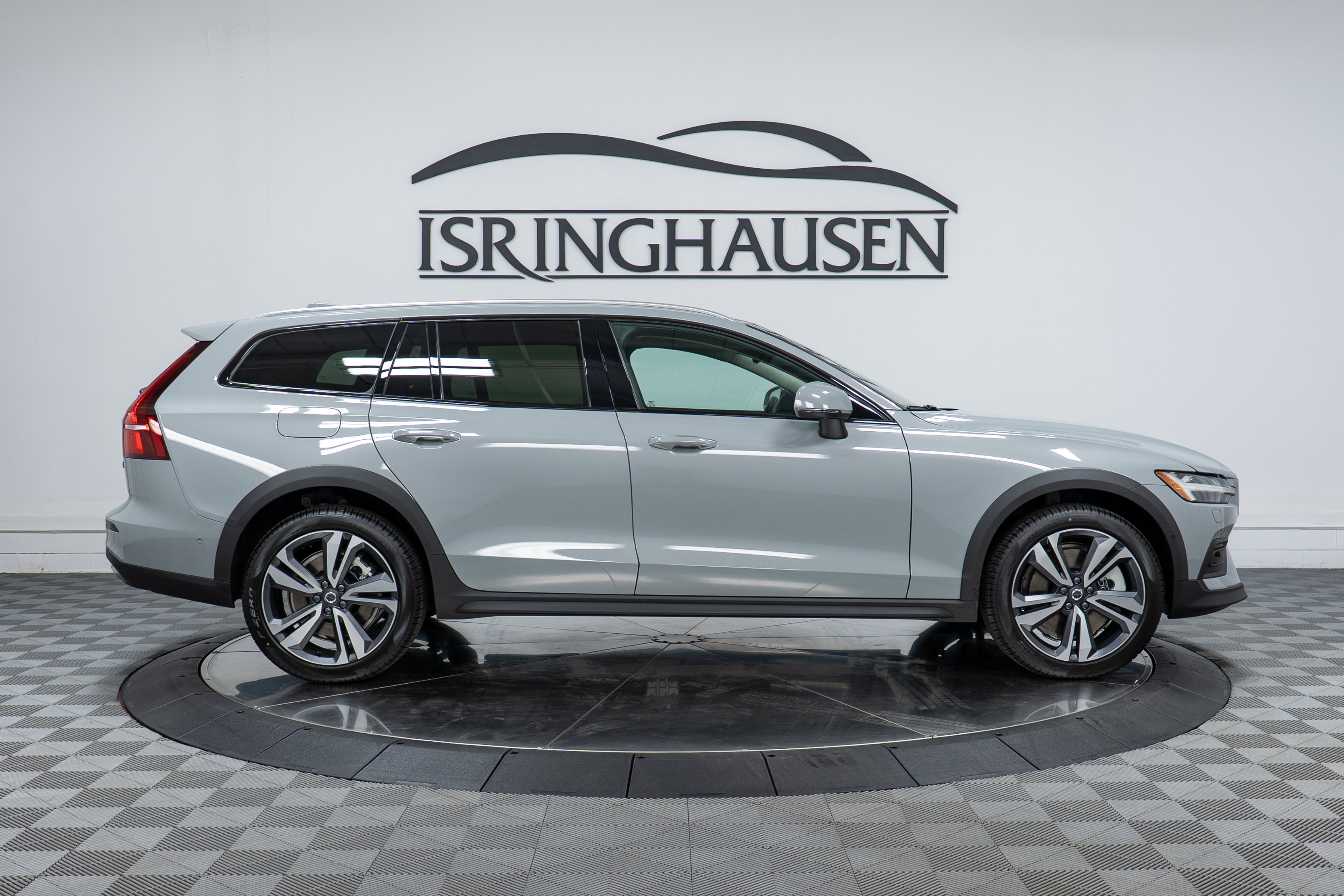 New 2026 Volvo V60 B5 Cross Country Plus w/ Climate Package AWD/4WD image 4