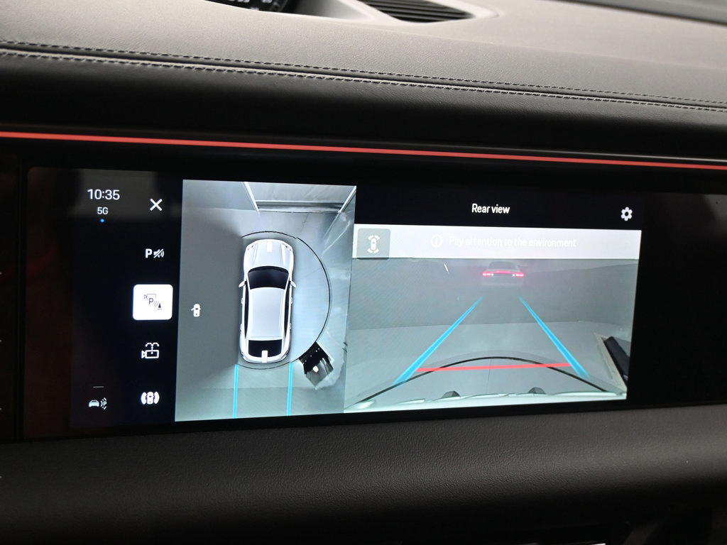 Certified 2025 Porsche Macan 4S Electric AWD/4WD image 17