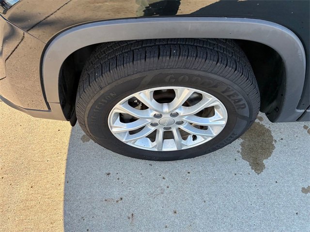 Used 2019 Jeep Cherokee Latitude w/ Popular Appearance Group image 10