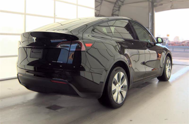 Used 2023 Tesla Model Y Long Range AWD/4WD image 2