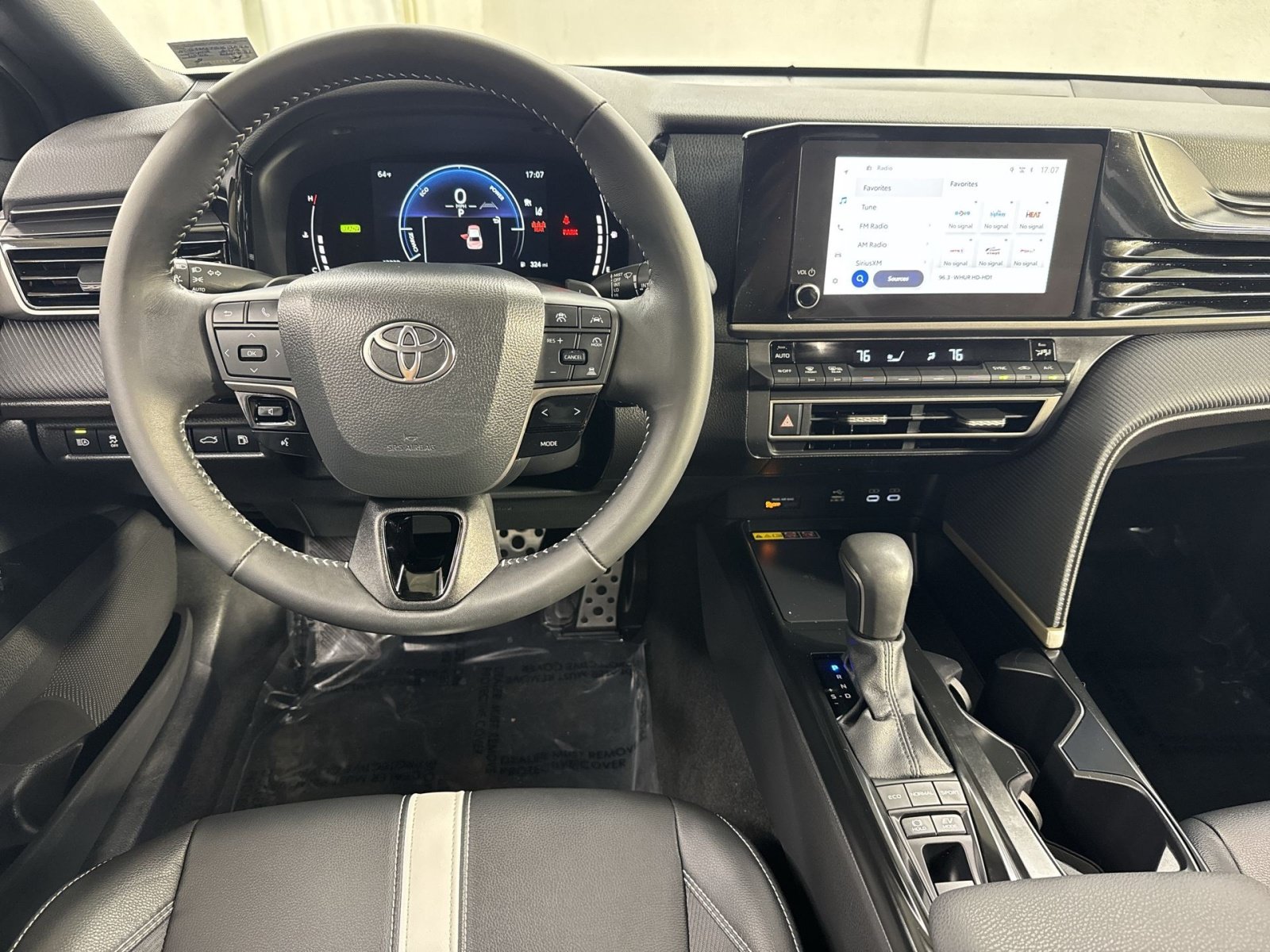 Used 2025 Toyota Camry SE FWD image 35