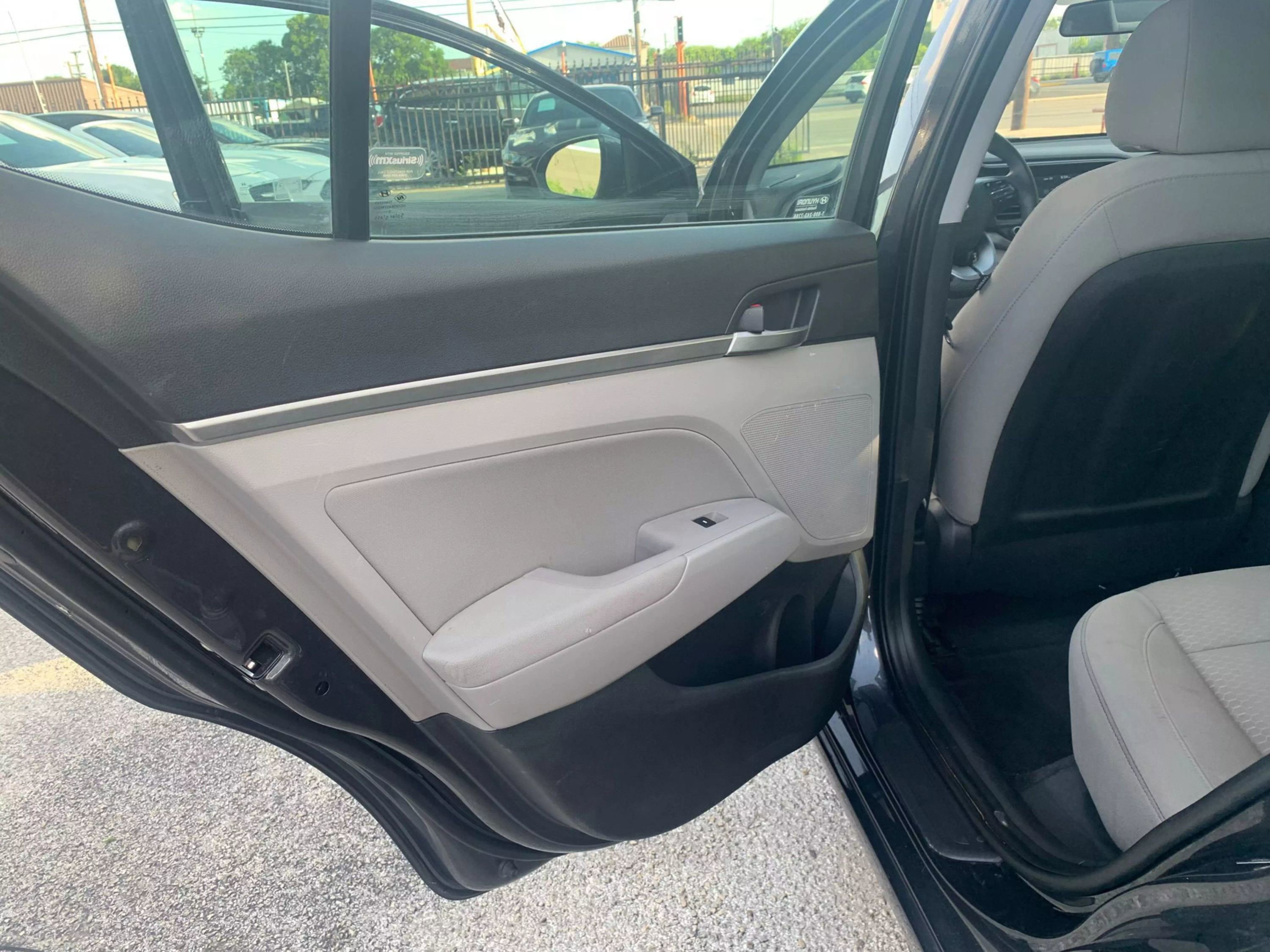Used 2020 Hyundai Elantra SEL image 13