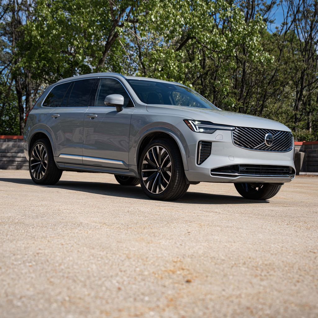 Certified 2025 Volvo XC90 B6 Plus AWD/4WD image 7