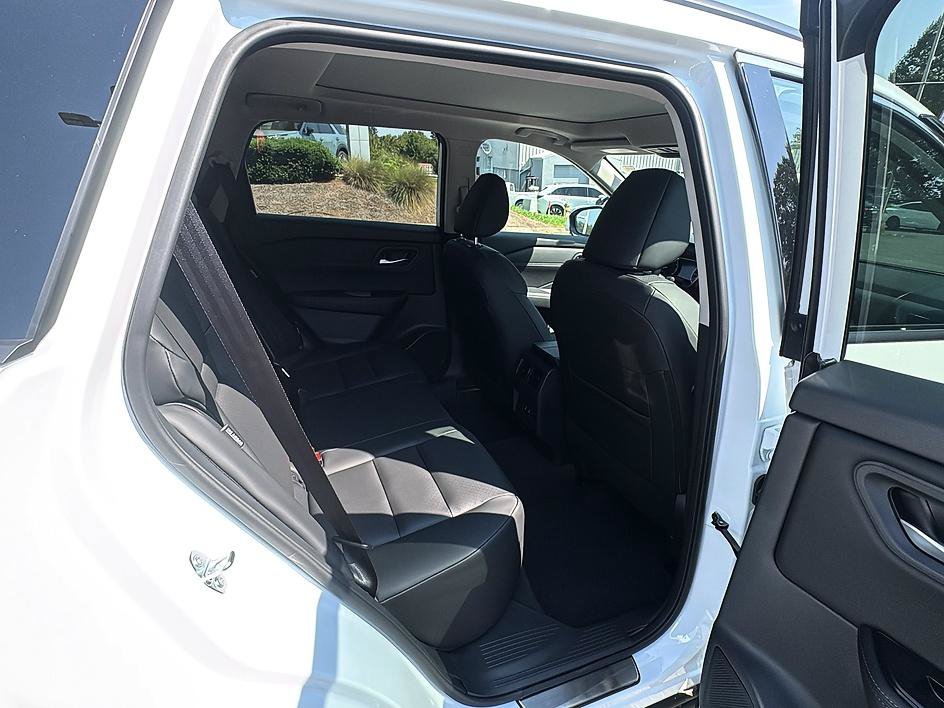 Certified 2026 Nissan Rogue Dark Armor AWD/4WD image 29