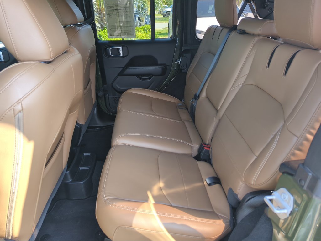 Used 2022 Jeep Wrangler Unlimited Sahara AWD/4WD image 27