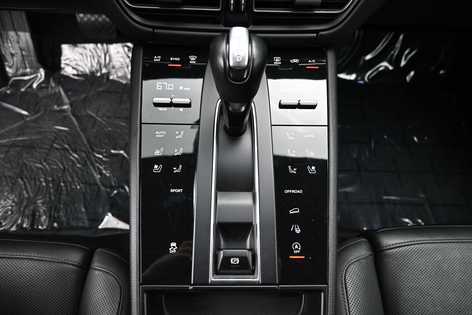 Certified 2024 Porsche Macan AWD/4WD image 15