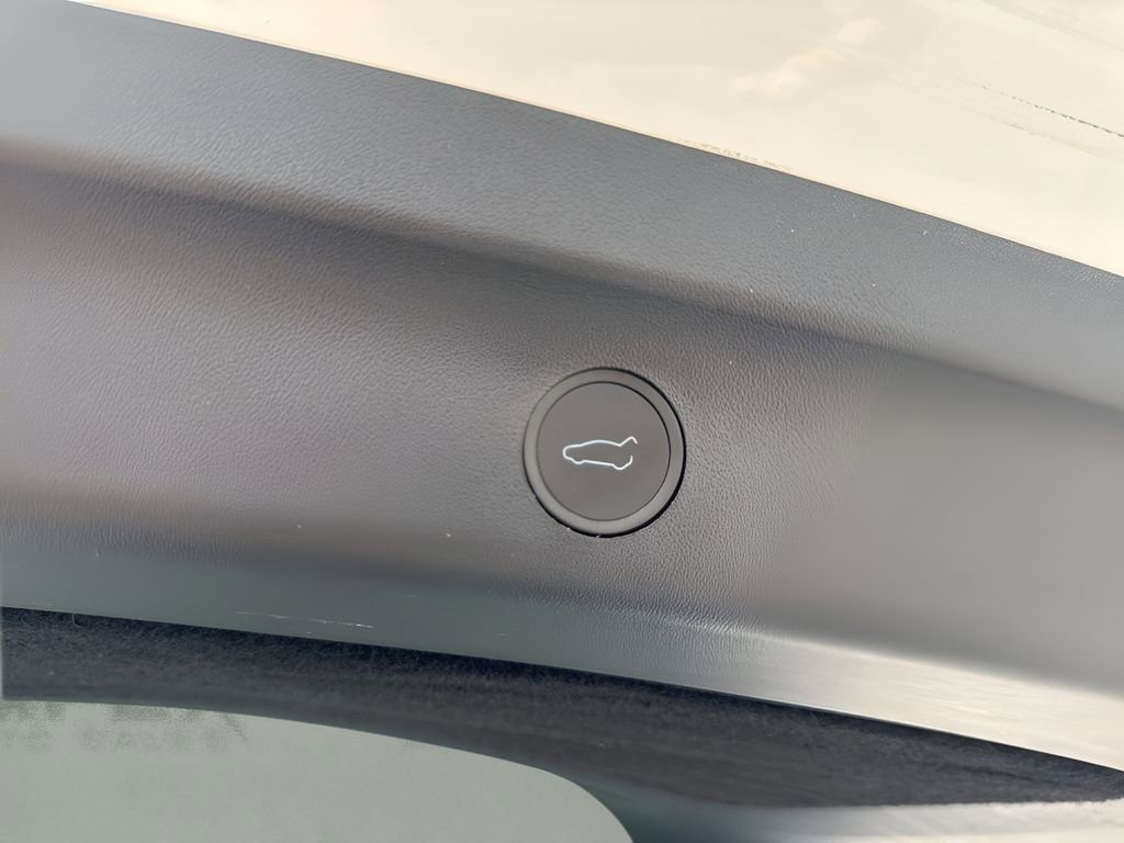 Used 2023 Tesla Model Y Long Range image 32