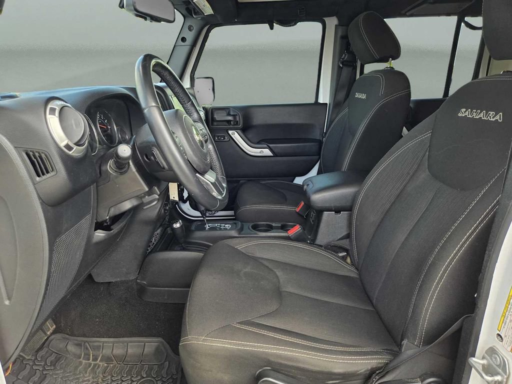 Used 2018 Jeep Wrangler Unlimited Sahara AWD/4WD image 22
