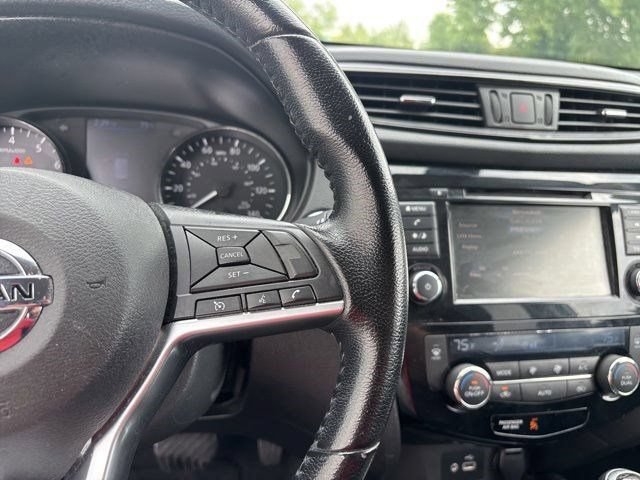 Used 2020 Nissan Rogue SV FWD image 18
