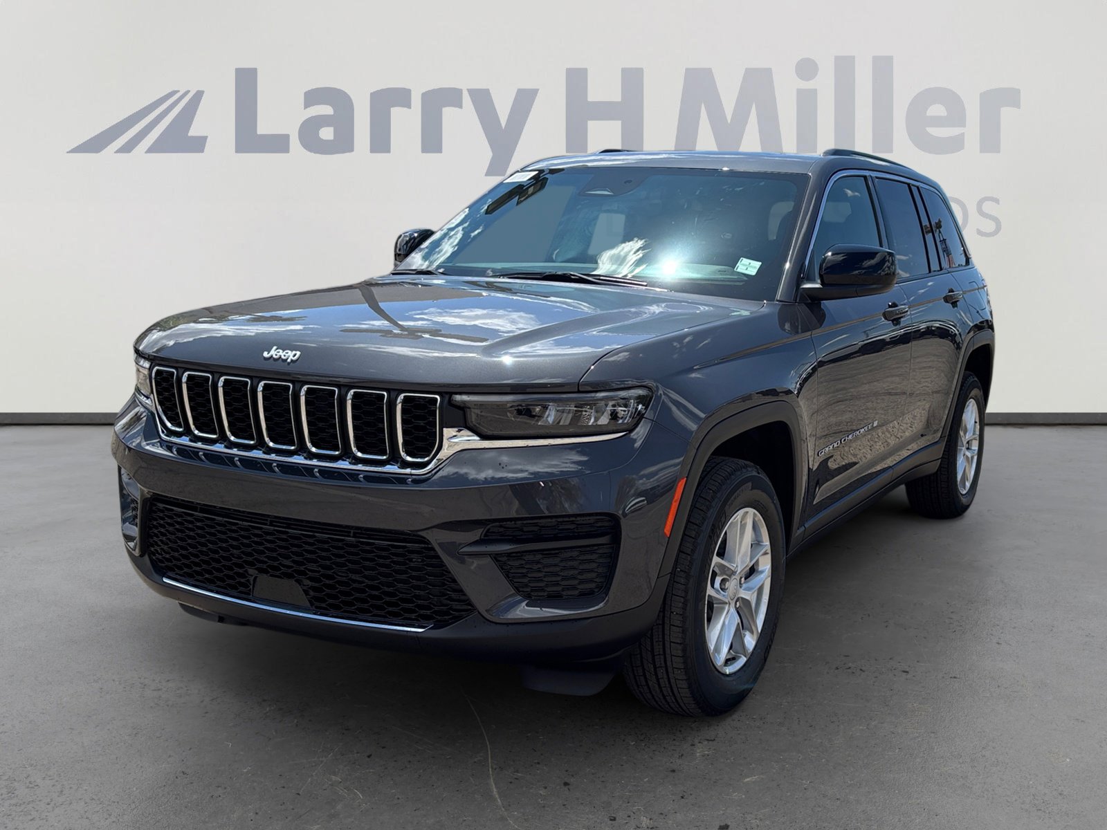 New 2025 Jeep Grand Cherokee Laredo X w/ Trailer Tow Package