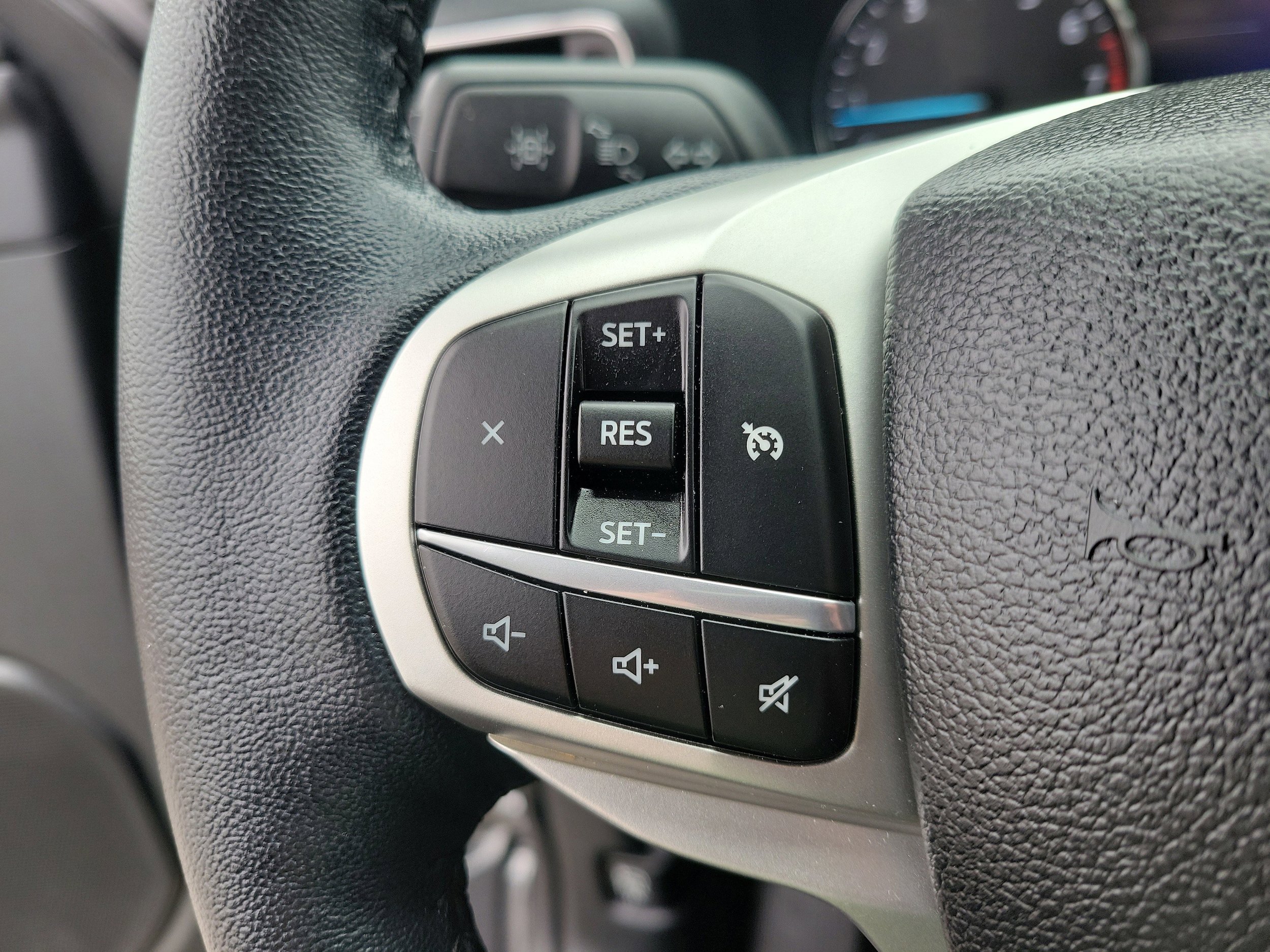 Used 2023 Ford Explorer XLT w/ Equipment Group 202A AWD/4WD image 25