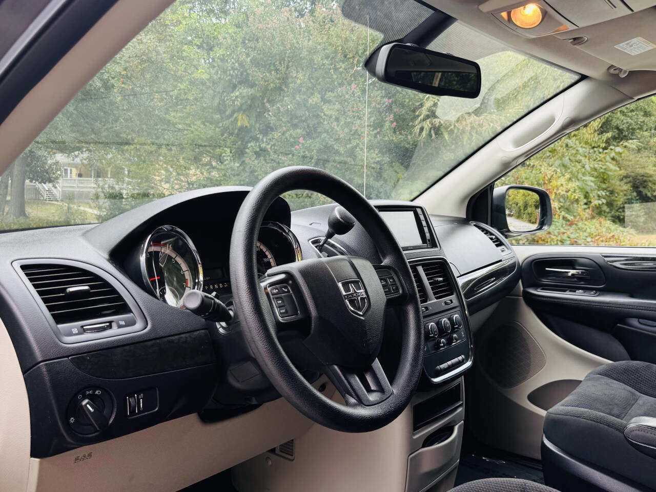 Used 2019 Dodge Grand Caravan SE w/ UConnect Hands-Free Group image 10