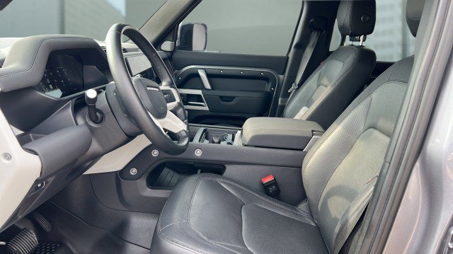 Used 2023 Land Rover Defender 130 X-Dynamic SE image 19