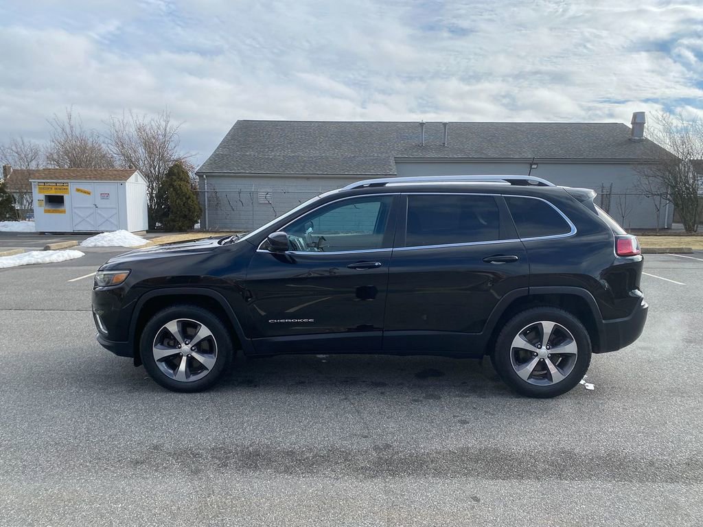 Used 2019 Jeep Cherokee Limited image 9