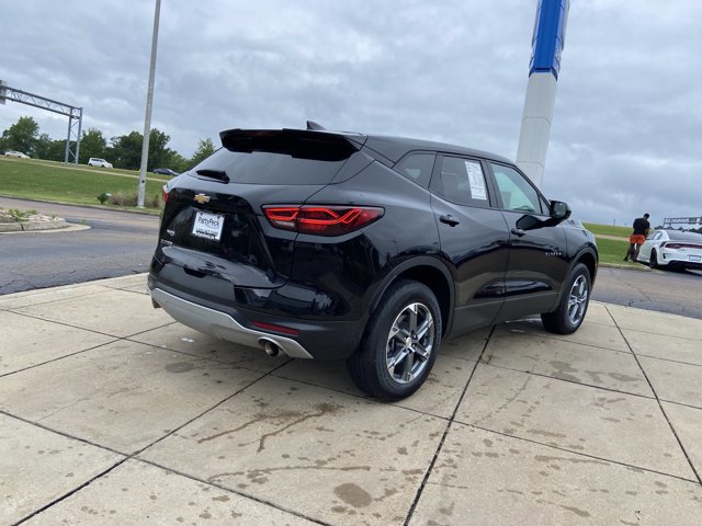 Used 2025 Chevrolet Blazer LT FWD image 11