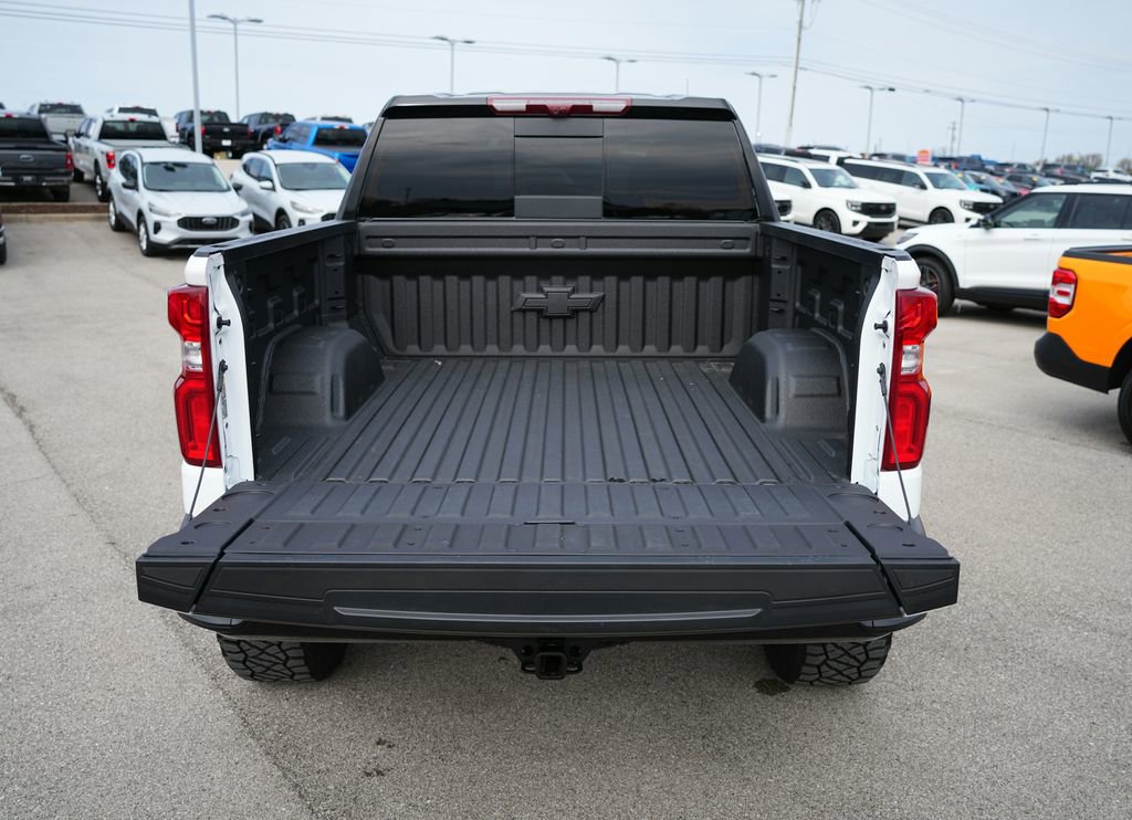 Used 2026 Chevrolet Silverado 1500 ZR2 w/ Dark Appearance Package image 11
