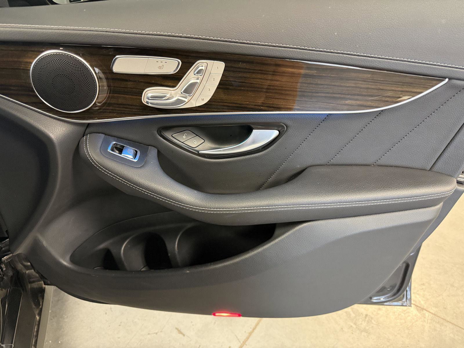 Used 2022 Mercedes-Benz GLC 43 AMG 4MATIC image 27