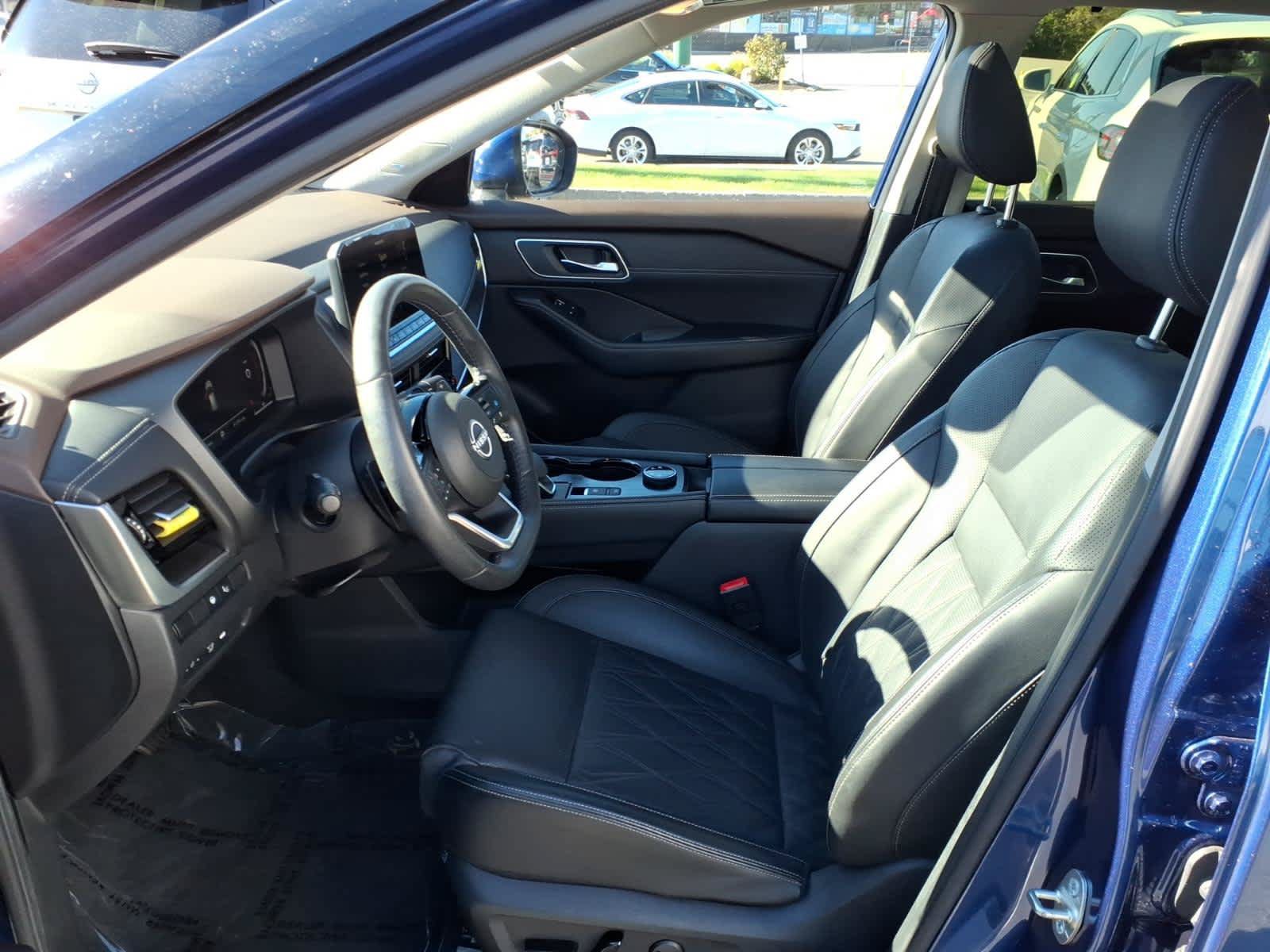 Used 2023 Nissan Rogue Platinum w/ Platinum Premium Package AWD/4WD image 11