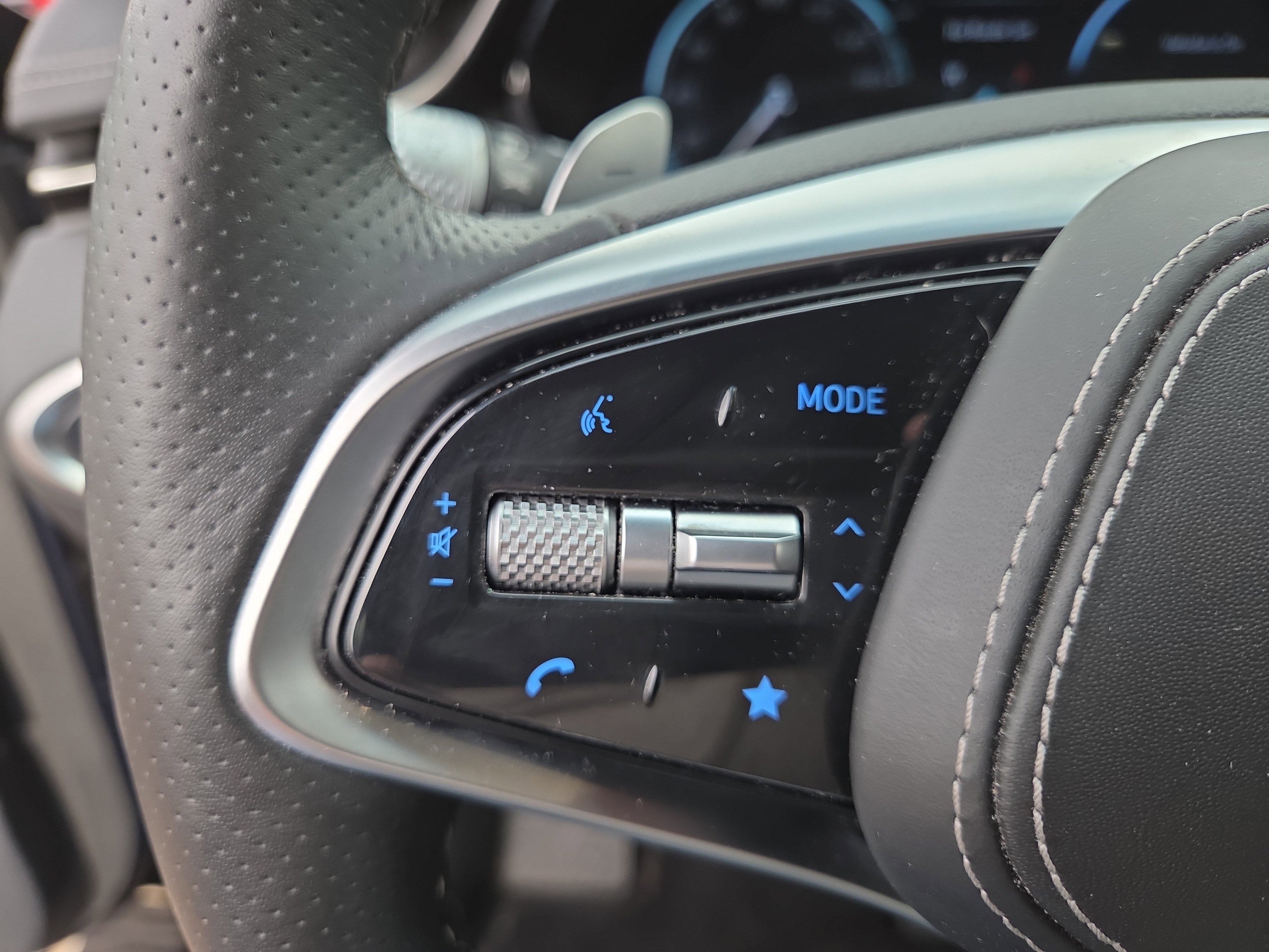 Used 2022 Genesis GV70 3.5T Sport w/ Sport Prestige Package image 31