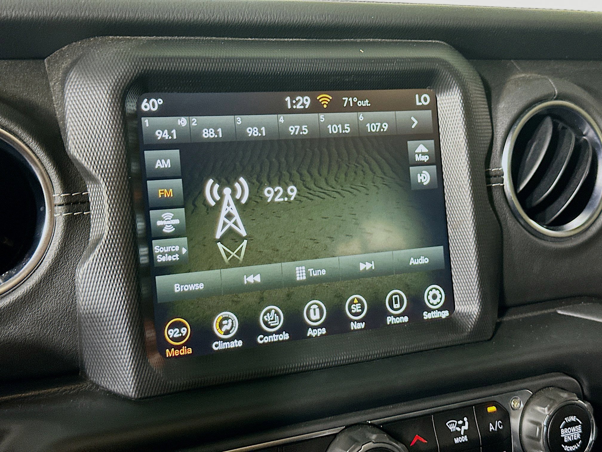 Used 2023 Jeep Wrangler Sahara w/ Cold Weather Group image 19