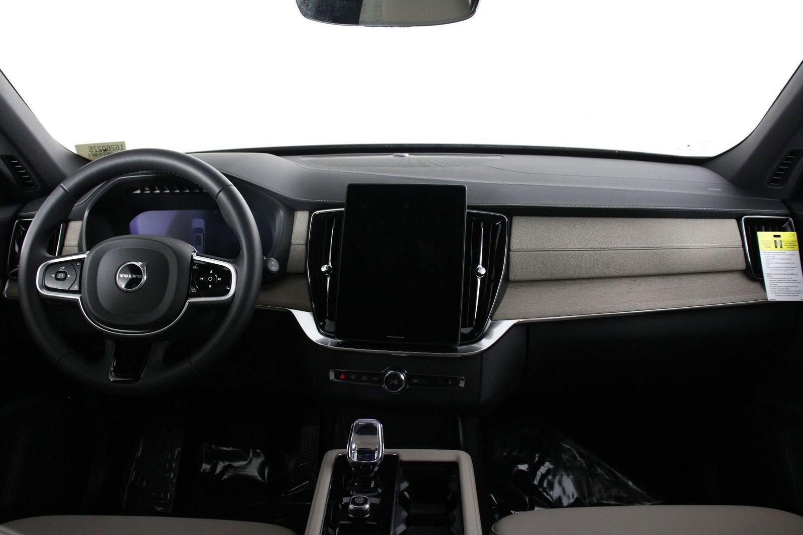 New 2026 Volvo XC90 B5 Plus w/ Protection Package image 5