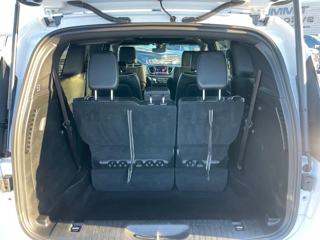 Used 2025 Chrysler Pacifica Limited image 32