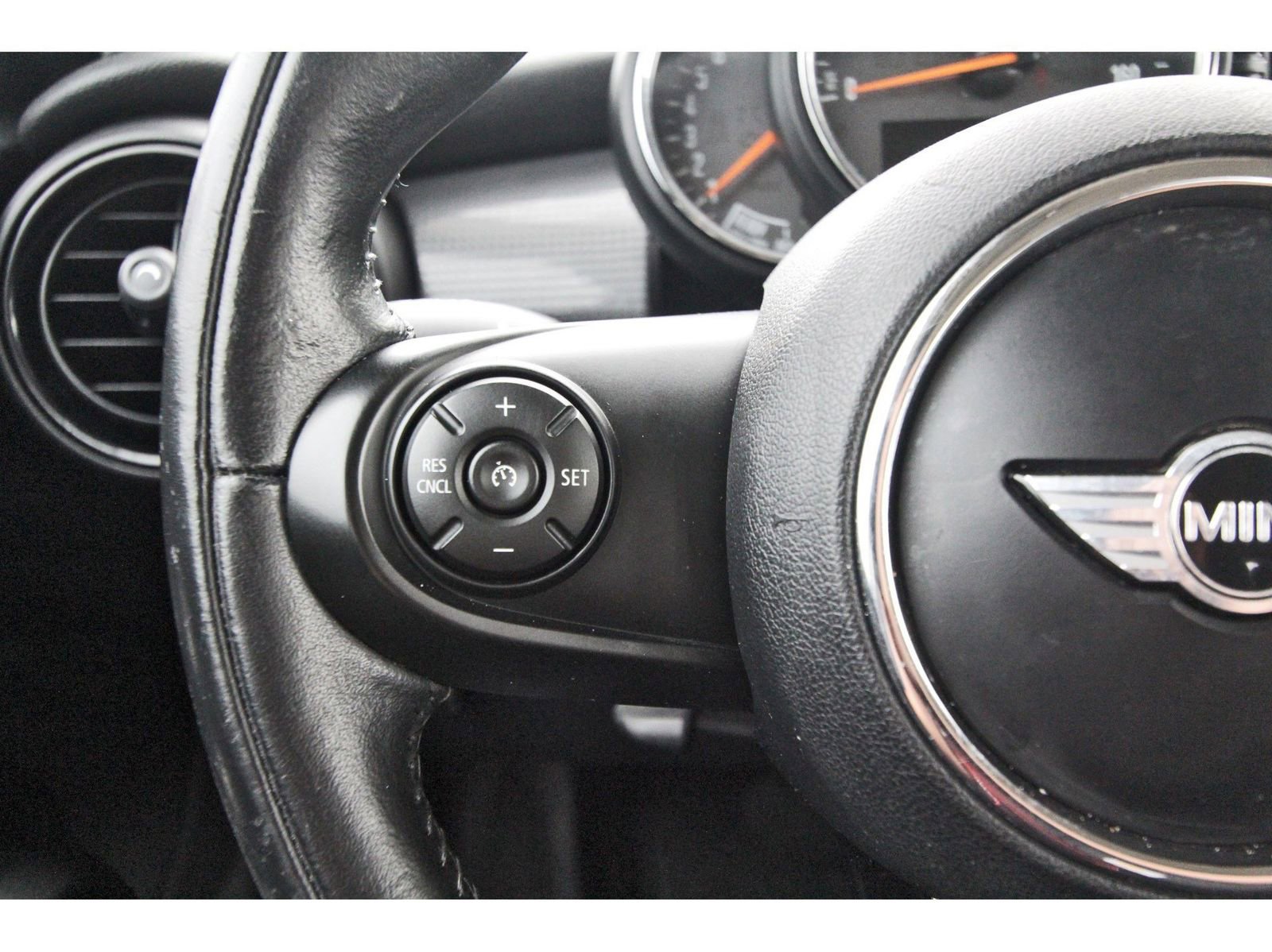 Used 2017 MINI Cooper 4-Door Hardtop image 15