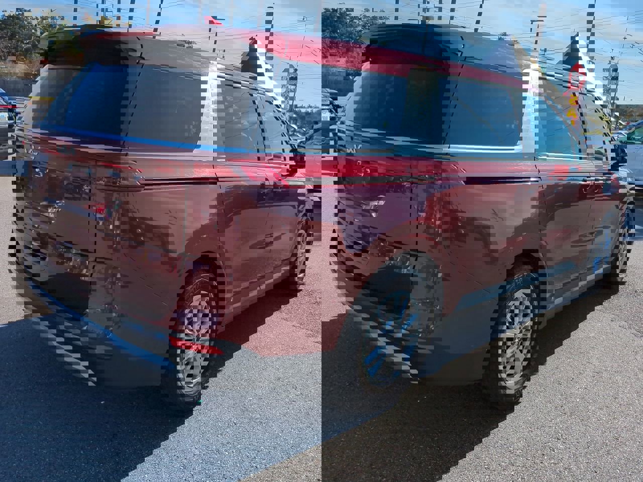 Used 2024 Kia Carnival LX image 4