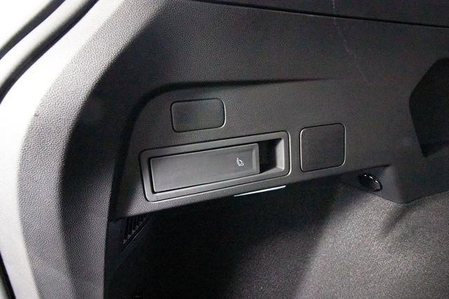 Used 2024 Volkswagen Tiguan SEL R-Line w/ MDO Package, Two-Row AWD/4WD image 22