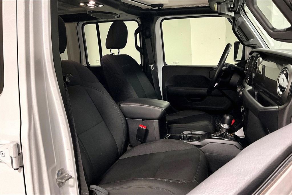 Used 2022 Jeep Wrangler Unlimited Sahara w/ Cold Weather Group image 10