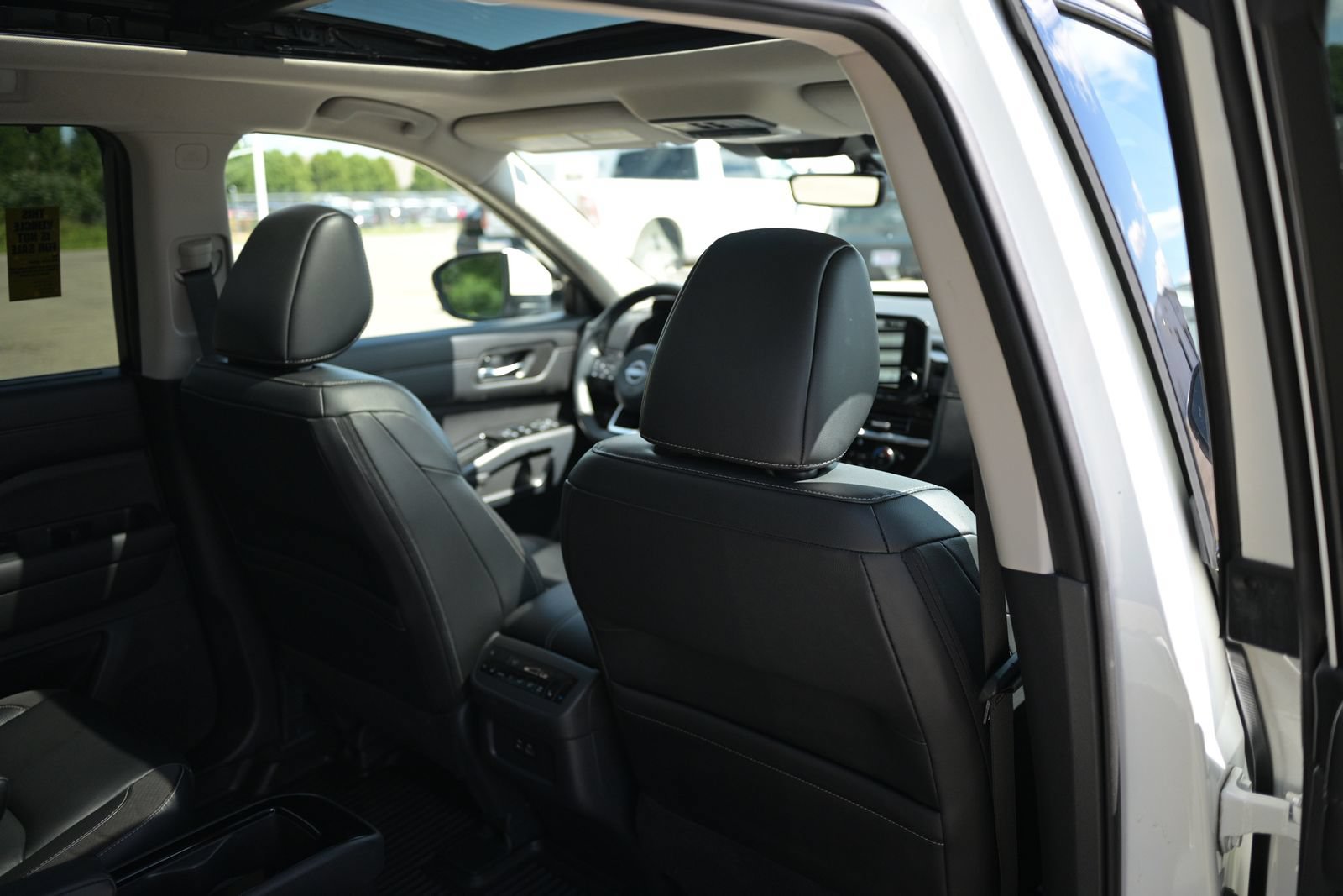 Used 2023 Nissan Pathfinder SL w/ SL Premium Package AWD/4WD image 45