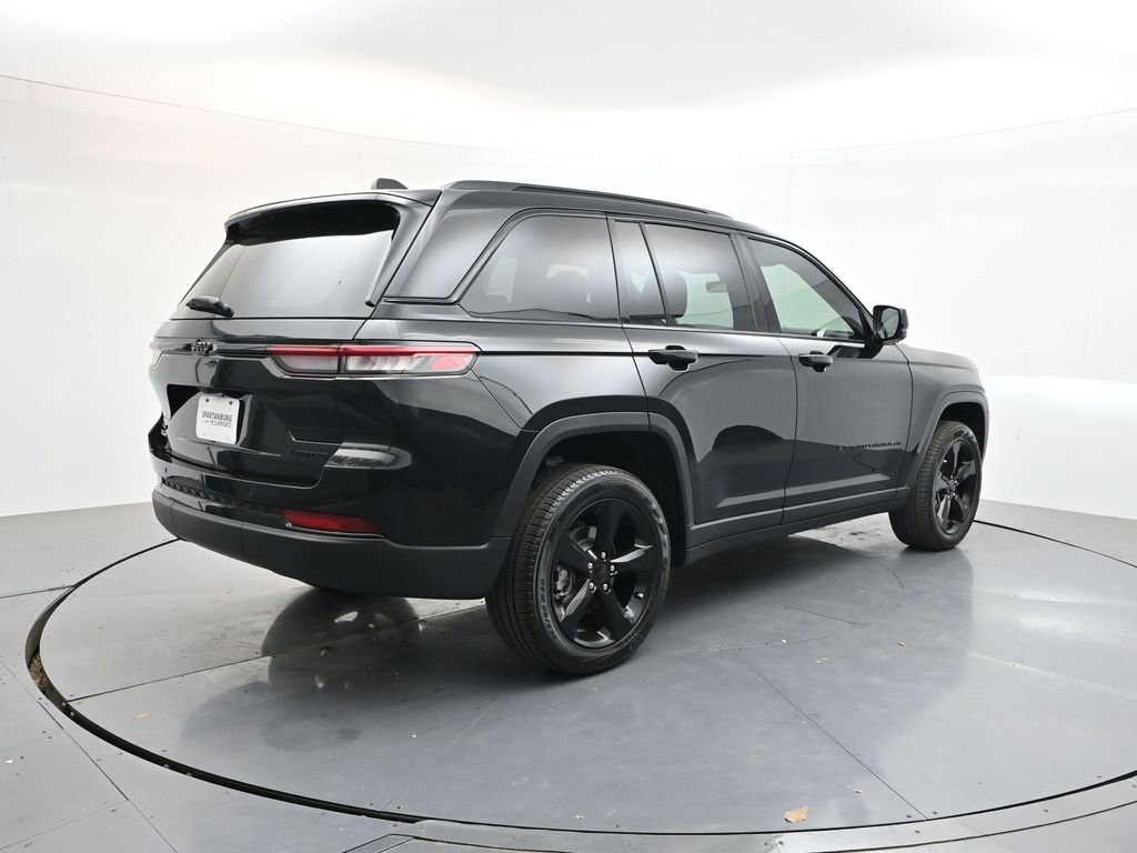 Used 2025 Jeep Grand Cherokee Limited w/ Black Appearance Package image 7