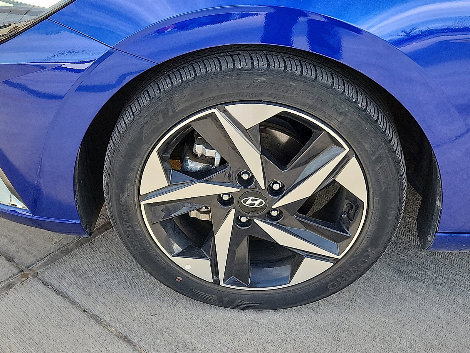 Used 2023 Hyundai Elantra Limited image 7