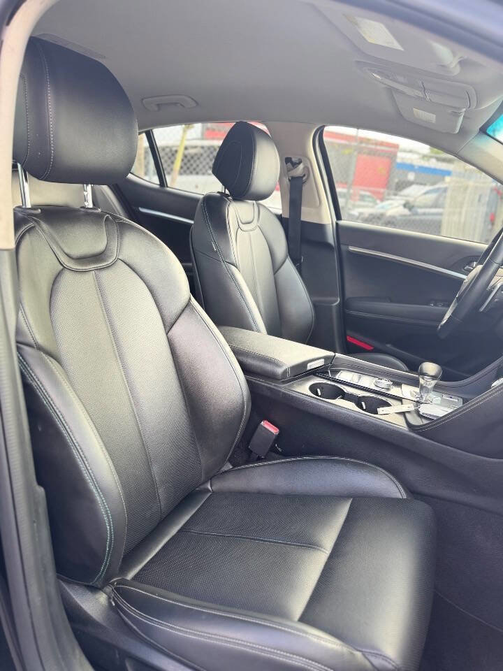 Used 2025 Genesis G70 2.5T image 22