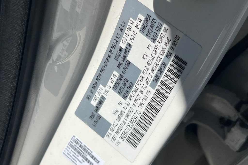 Used 2018 MAZDA MAZDA3 Touring FWD image 29
