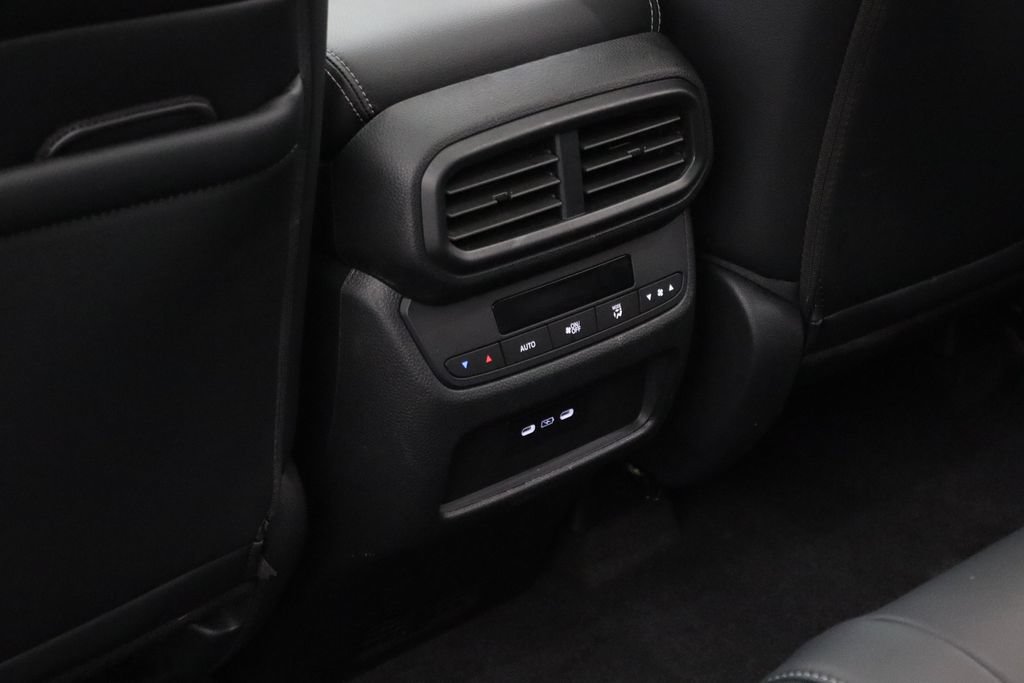 Used 2024 Honda Pilot Touring image 11