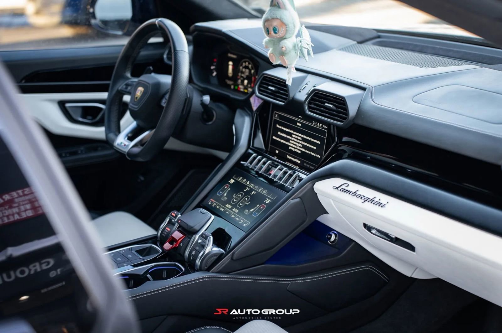 Used 2022 Lamborghini Urus image 22