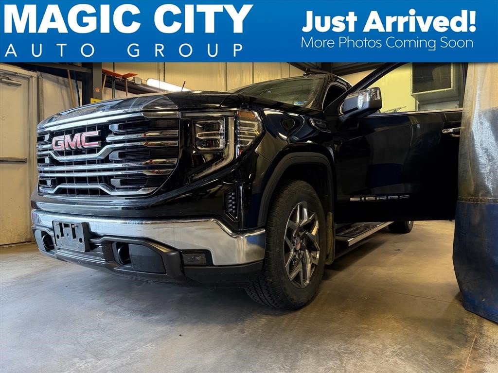 Used 2022 GMC Sierra 1500 SLT w/ SLT Convenience Package RWD image 1