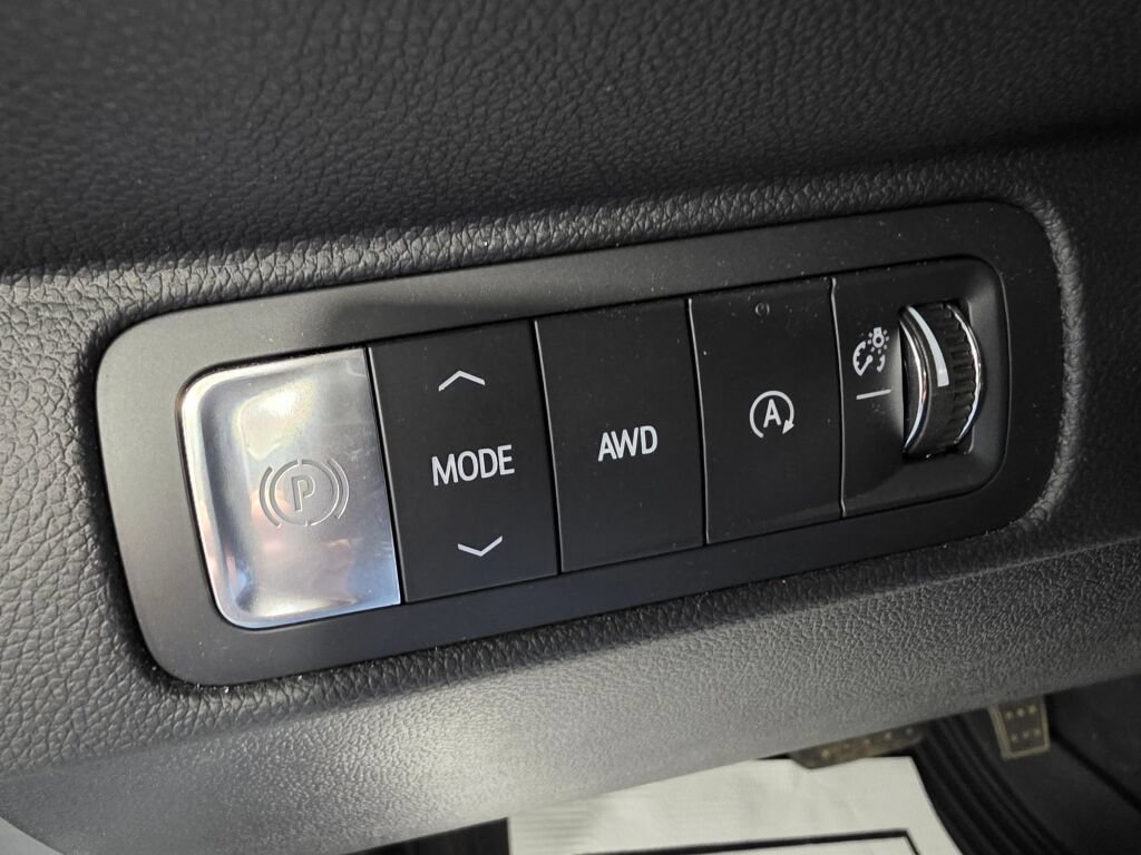 Used 2026 Chevrolet Traverse Z71 AWD/4WD image 19