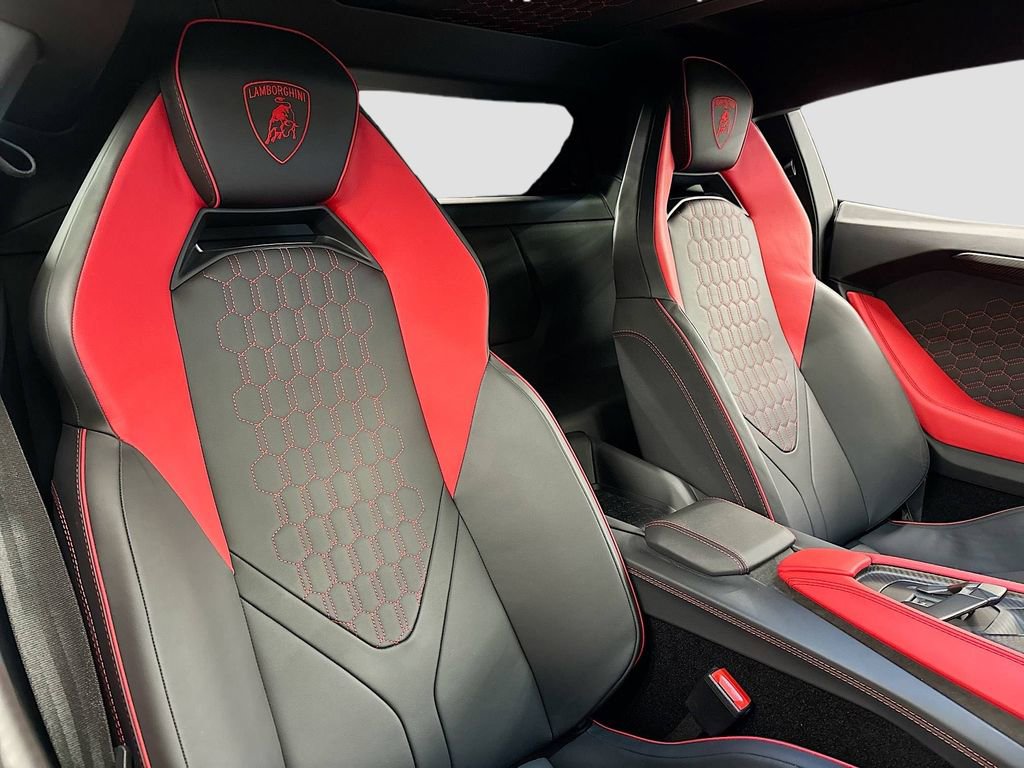 Used 2024 Lamborghini Revuelto image 16