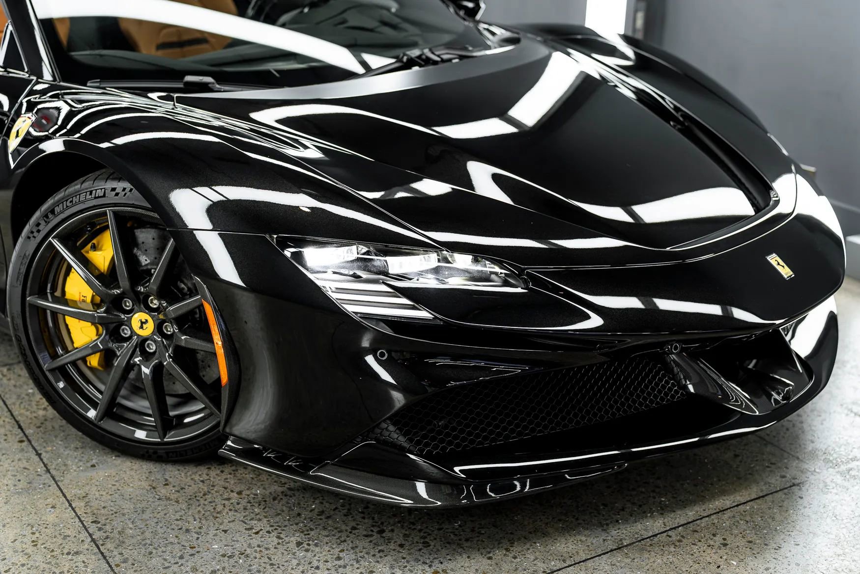 Used 2023 Ferrari SF90 Spider image 13