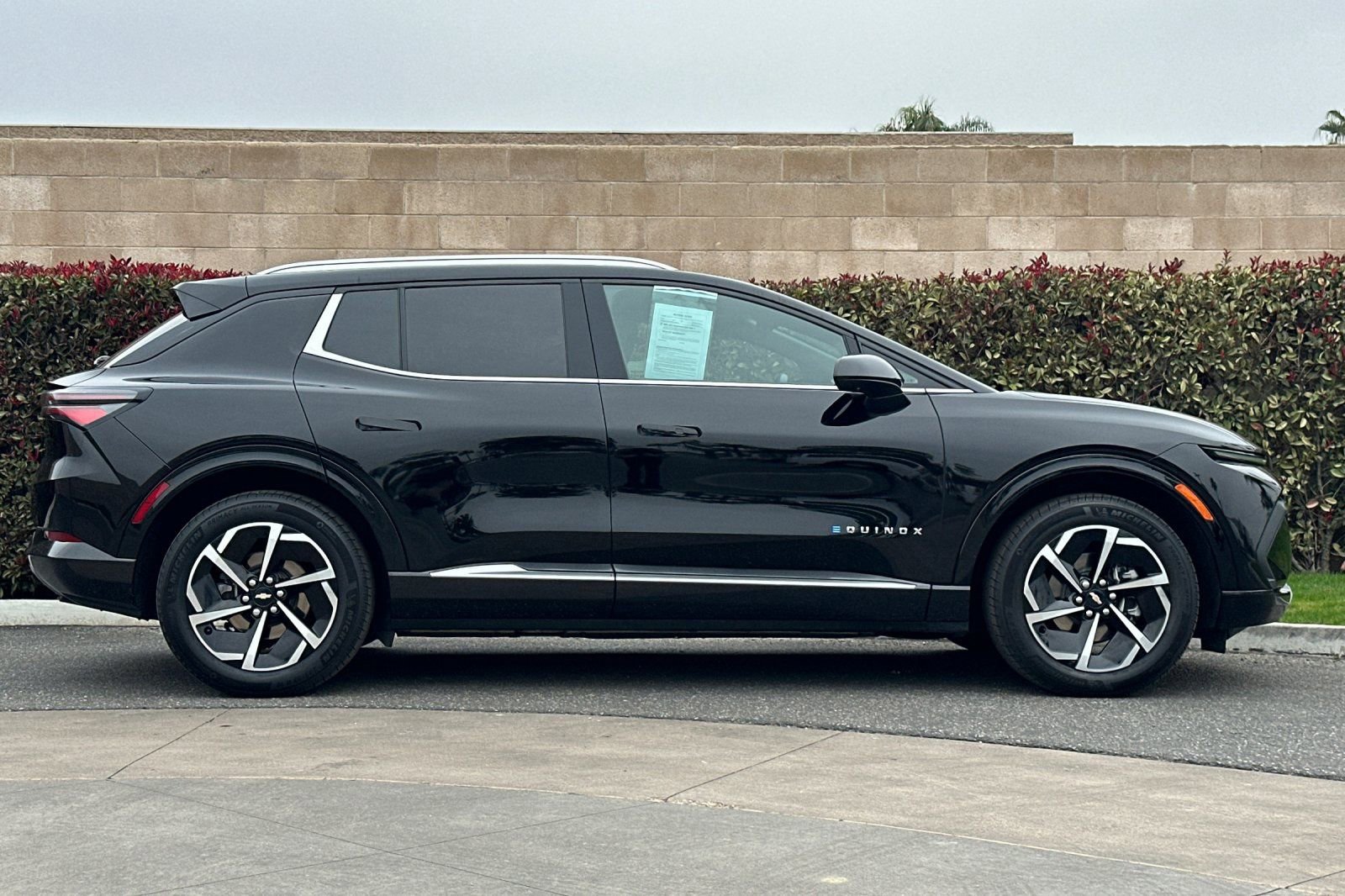 Used 2024 Chevrolet Equinox EV LT image 3