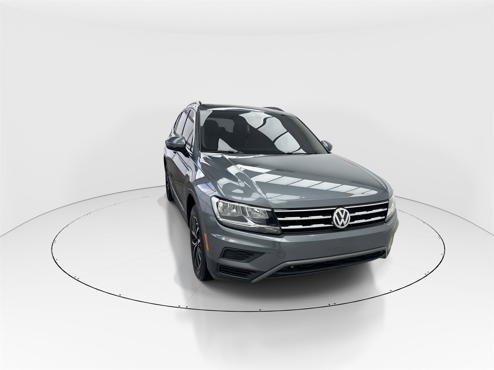 Used 2021 Volkswagen Tiguan SE w/ Panoramic Sunroof Package video 2