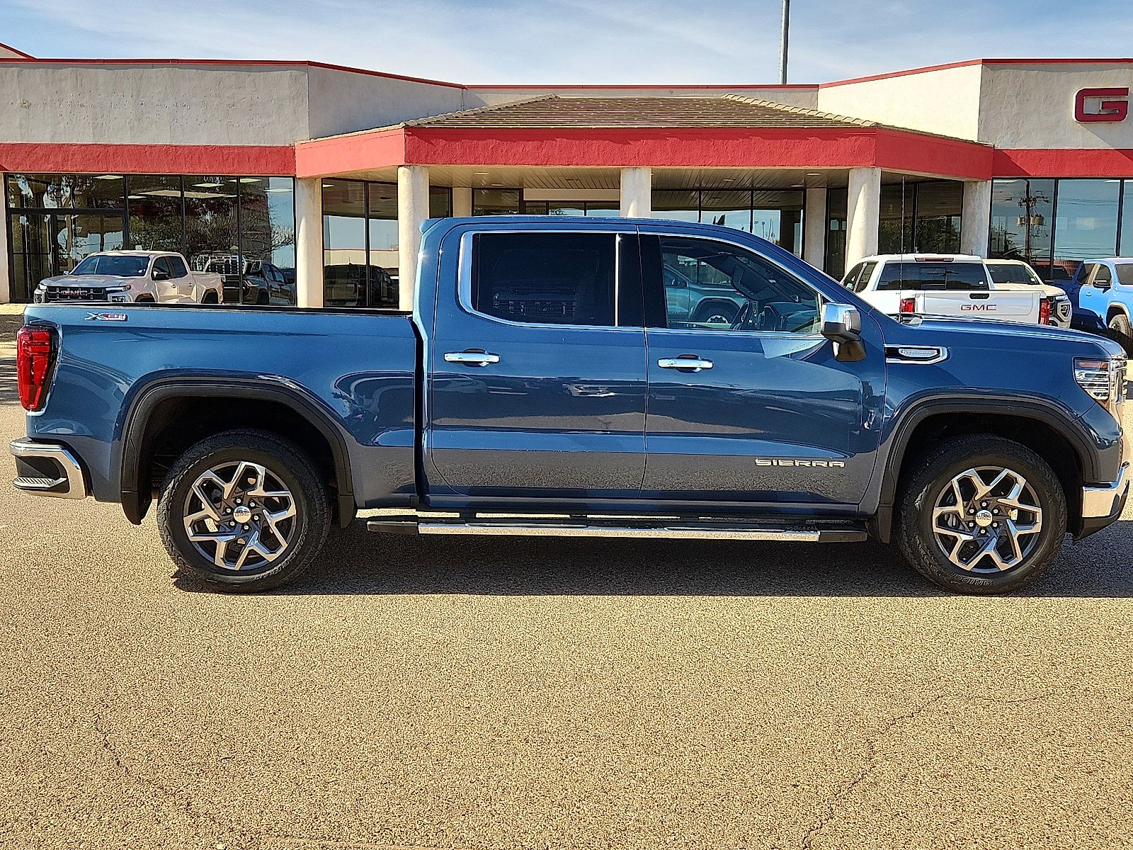 Used 2024 GMC Sierra 1500 SLT image 5