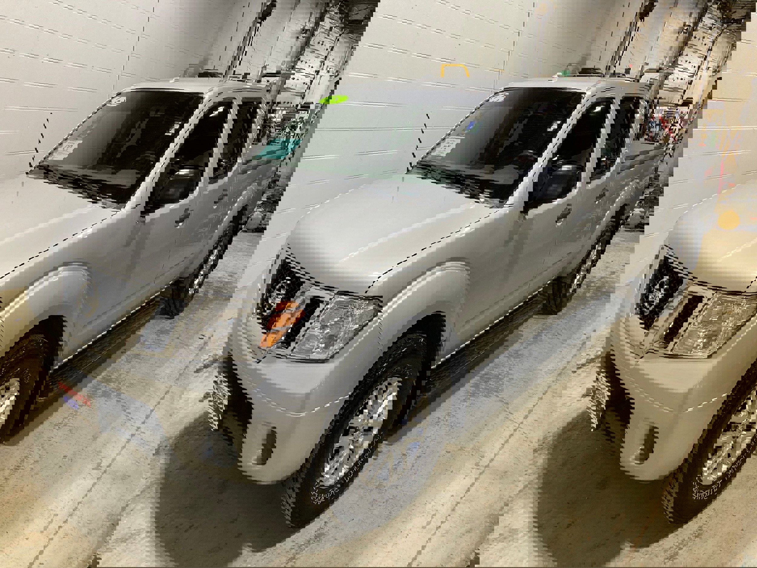 Used 2015 Nissan Frontier SV image 1